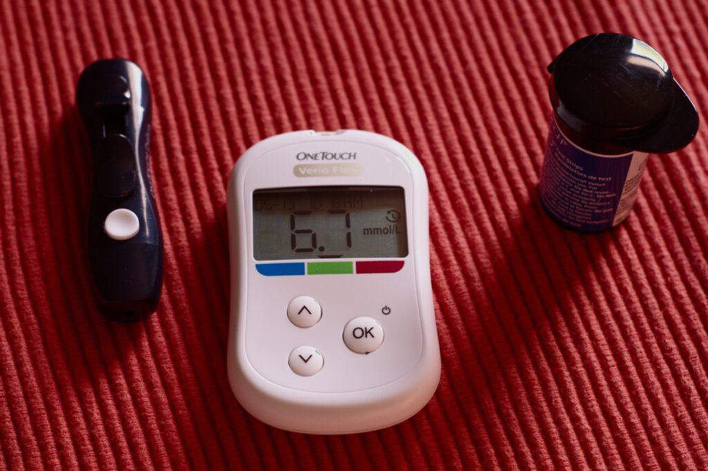 Image of a glucose monitor, a device often used by people with diabetes to avoid spikes and drops in glucose.